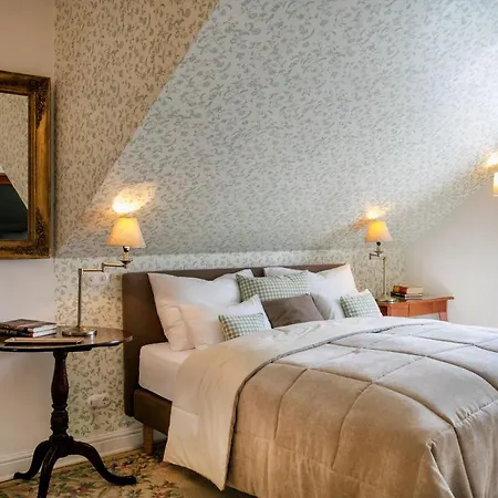 Rosen Der Liechtenstein - Your Austrian