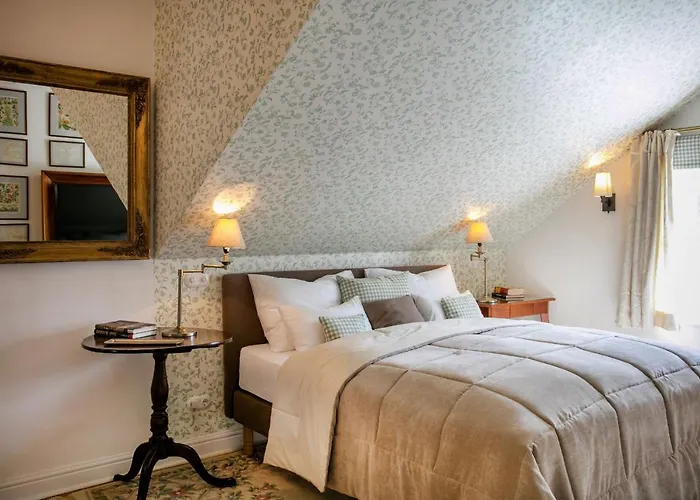 Rosen Der Liechtenstein - Your Austrian