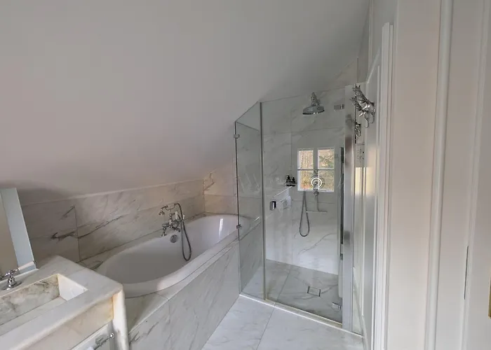 Rosen Der Liechtenstein - Your Austrian * Altaussee